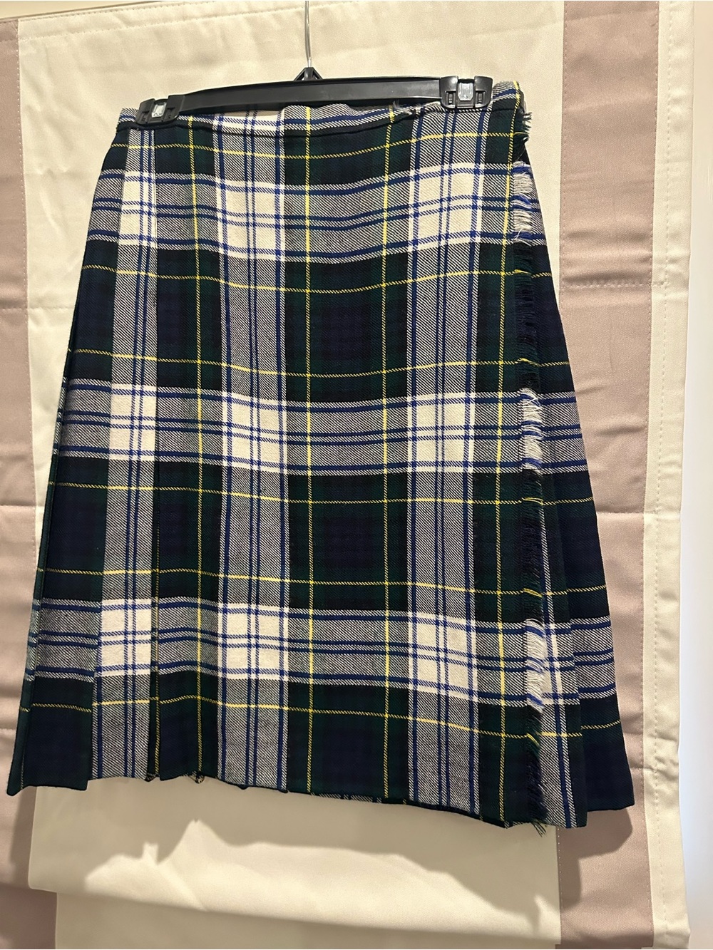 VTG Wool Gordon Highlander Tartan Plaid Kilt A-Line Midi Skirt in Navy and White